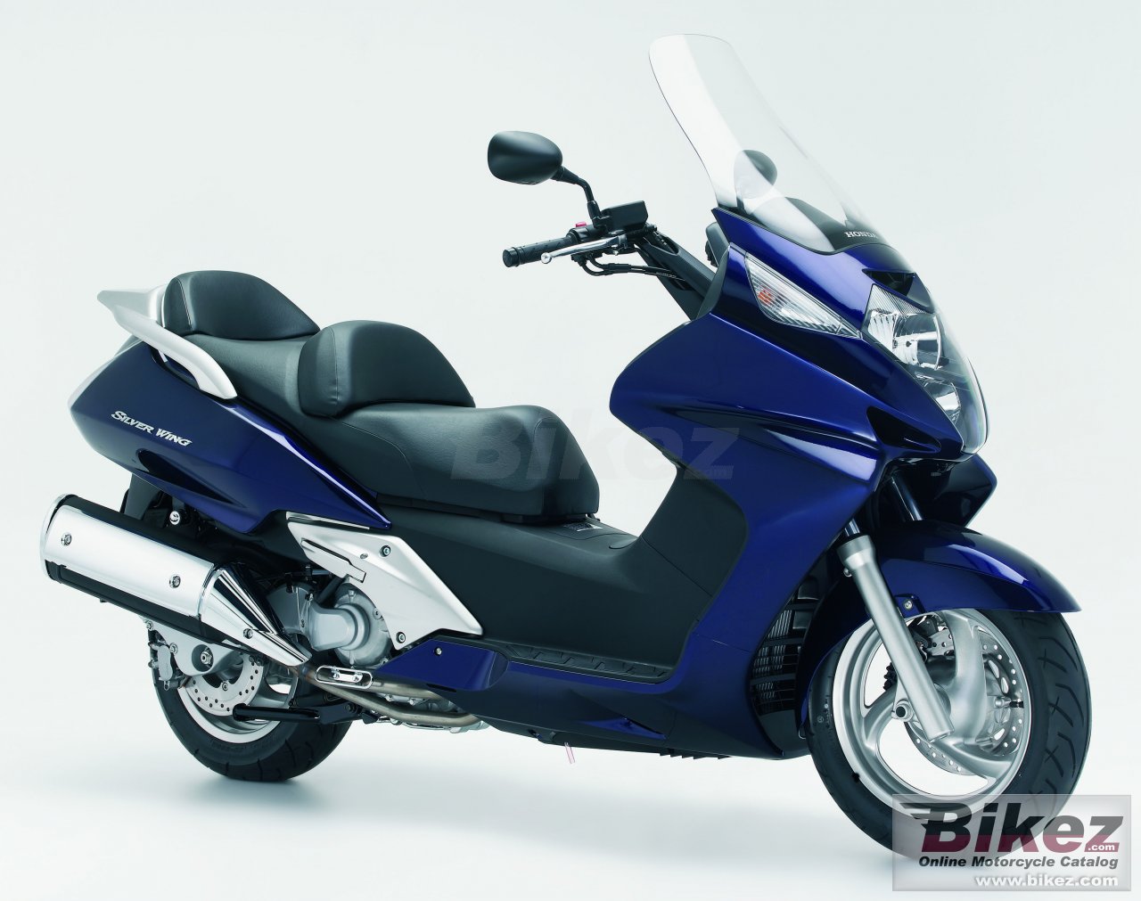 Big Honda silver wing abs picture and wallpaper from Bikez.com